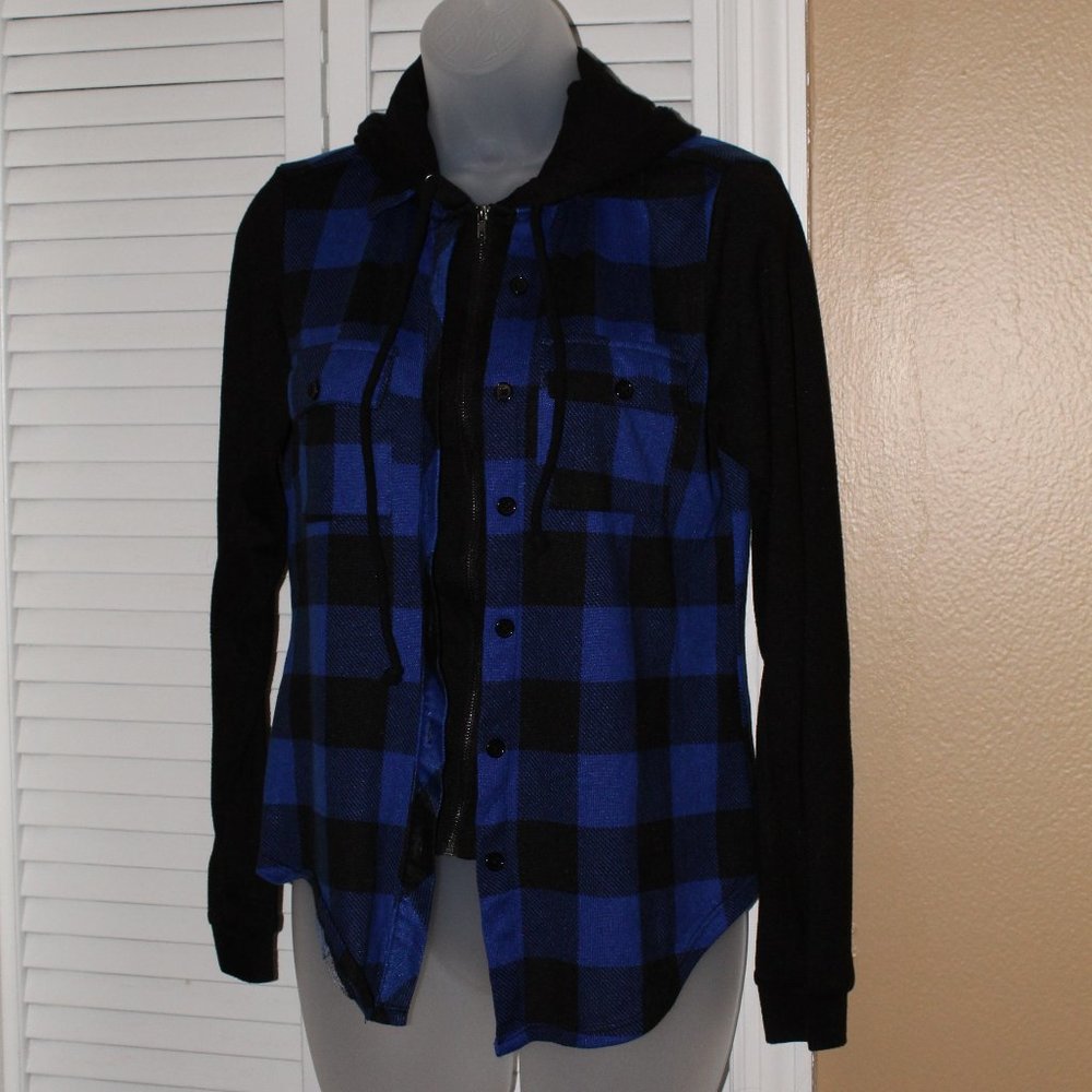 COPY - No Boundaries Adorable plaid hooded shirt